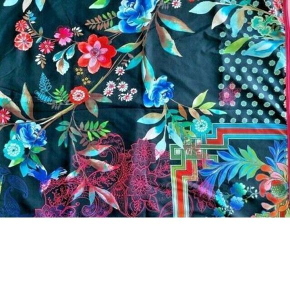 Johnny Was BLACK DREAMER Reversible 65 x 70 Beach Towel Flower Blanket Bag NEW - Picture 3 of 9